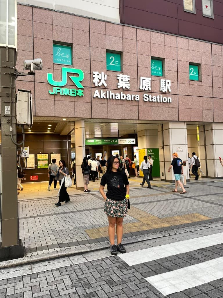 Clem in Akihabara